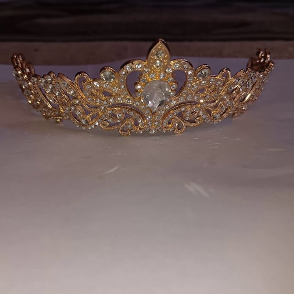 Gold Crystal Crown - Like New